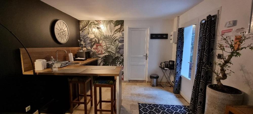 Le Patio / Les Suites Romantiques Du Grenier A Sel Honfleur Exterior foto
