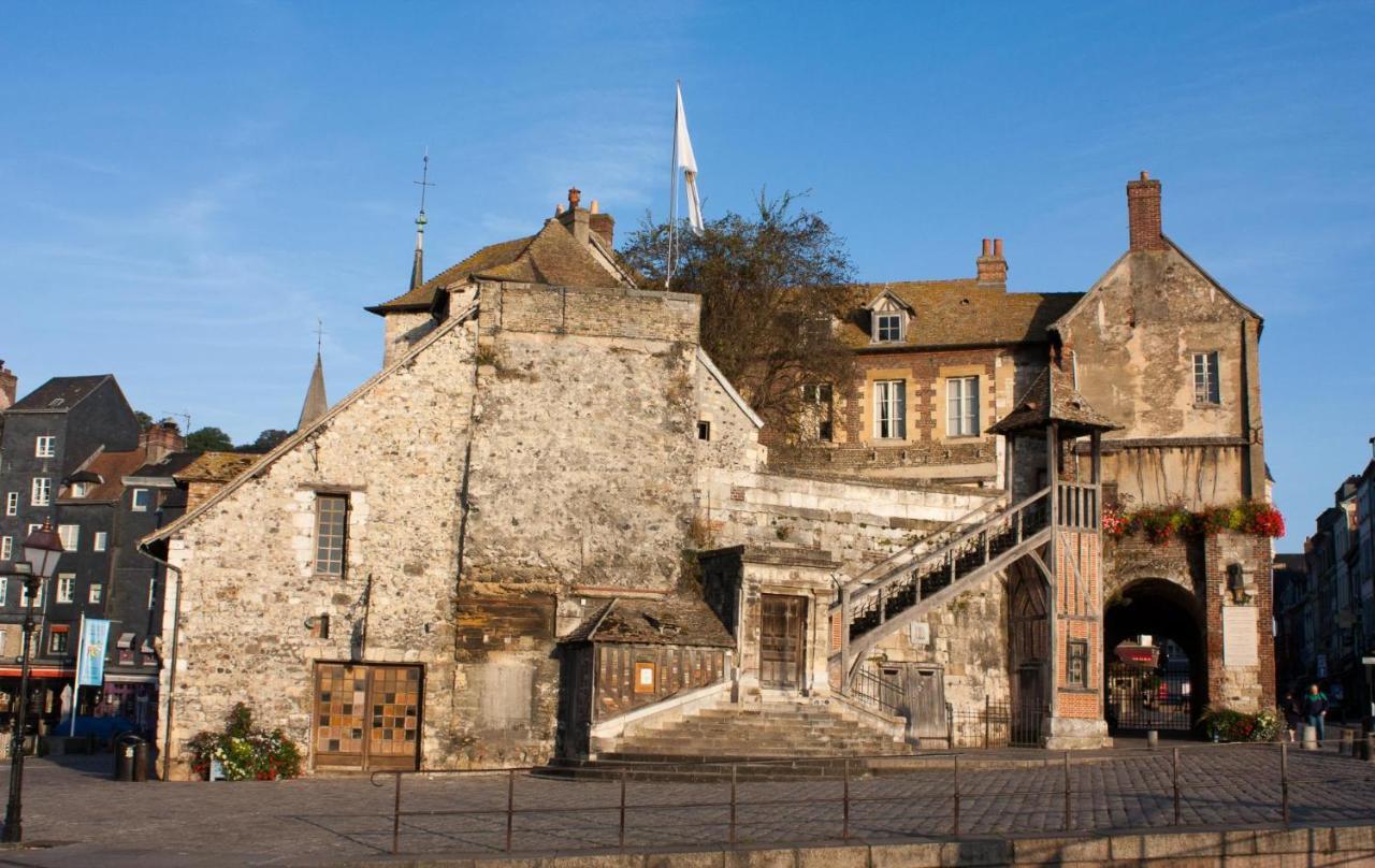 Le Patio / Les Suites Romantiques Du Grenier A Sel Honfleur Exterior foto