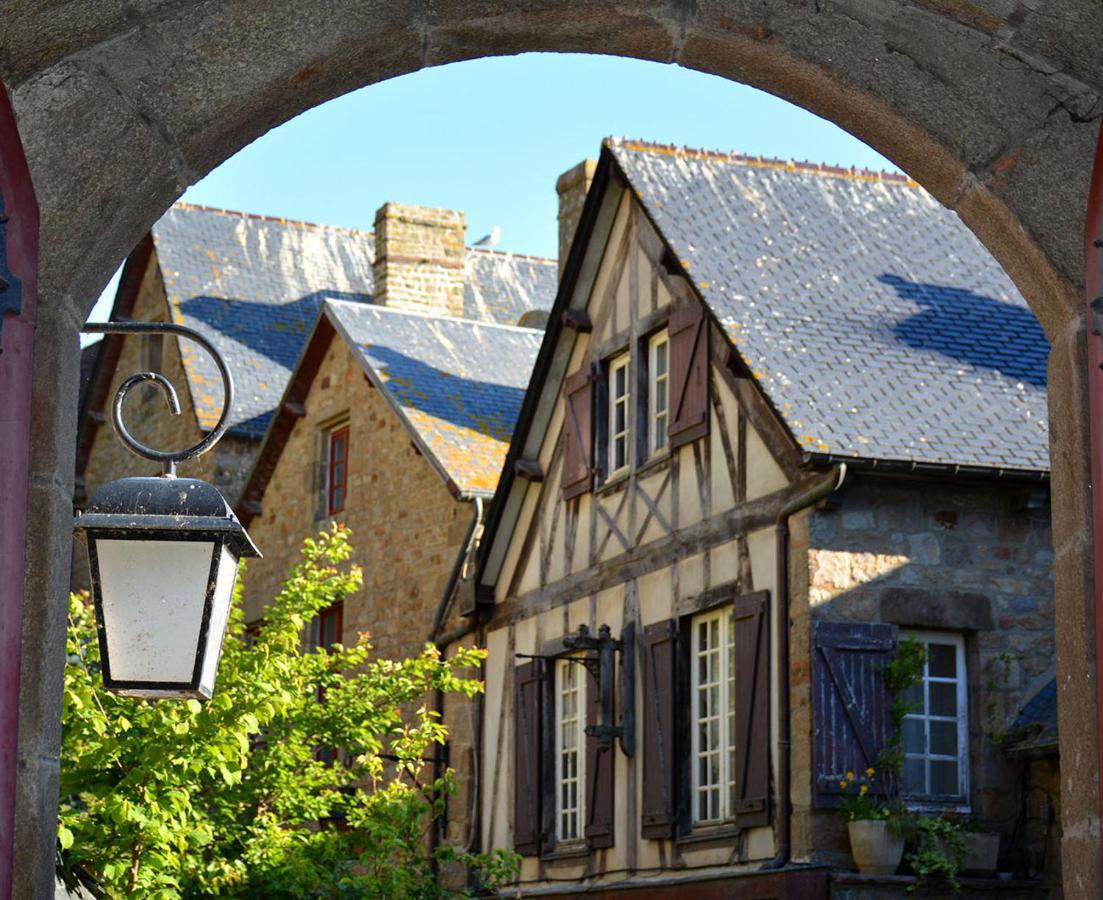 Le Patio / Les Suites Romantiques Du Grenier A Sel Honfleur Exterior foto